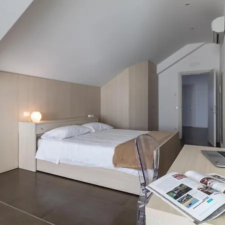 Grel 208 Apart Otel Chiaramonte Gulfi